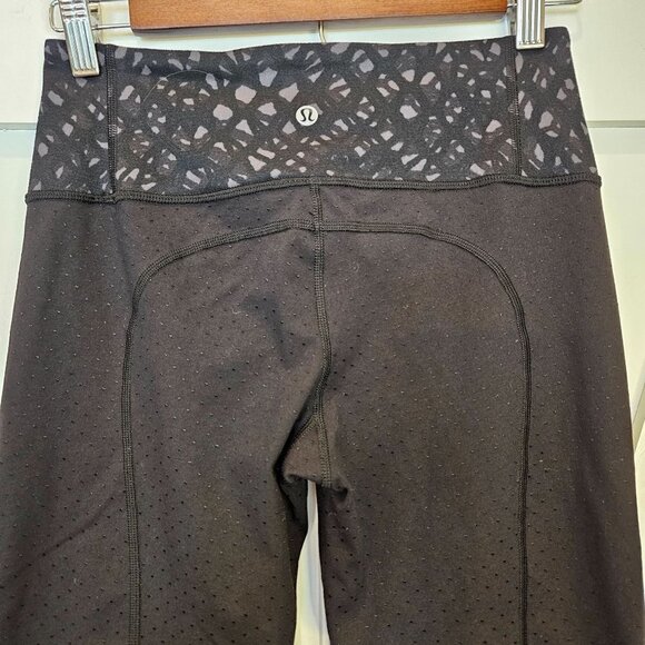 Lululemon Tadasana Slit Cropped Black Pants Athletic Capris Size 4 - Picture 3 of 8